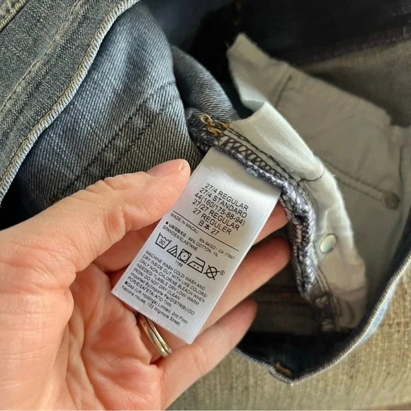 GAP 4 Inch High Rise Denim Cut Off Shorts in Medium Wash 4/27 - Picture 7 of 7